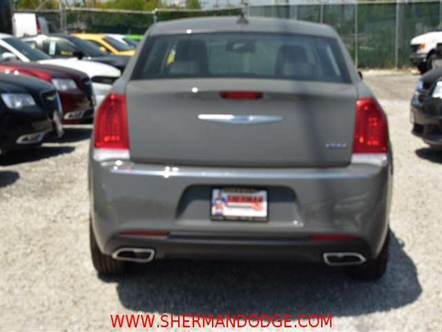 Chrysler 300 2017 photo 5